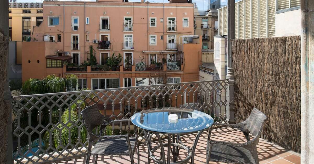 Ein Foto von der Terrasse im Catalonia Portal de L'Angel