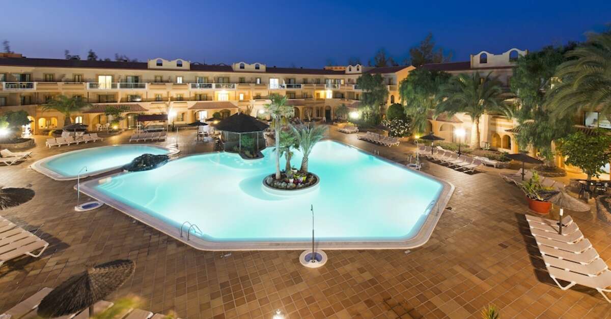 Een foto van het zwembad bij Elba Lucia Sport & Suite Hotel
