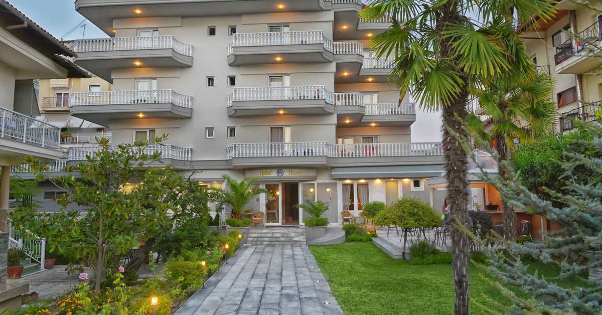 Een foto van de buitenkant van Hotel Ioni