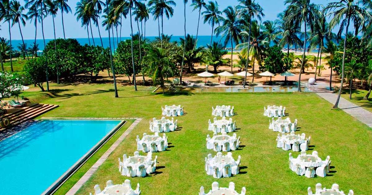 Een foto van het zwembad bij Pegasus Reef Hotel