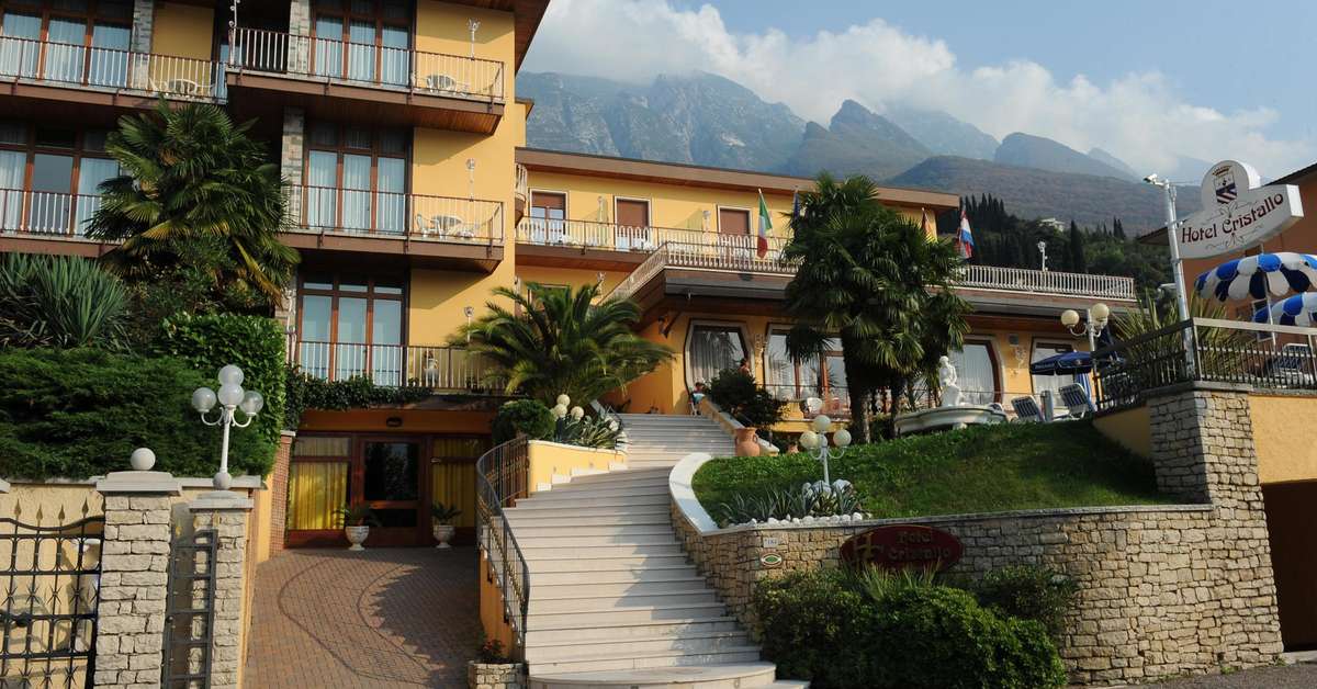 Een foto van de buitenkant van Hotel Cristallo Malcesine