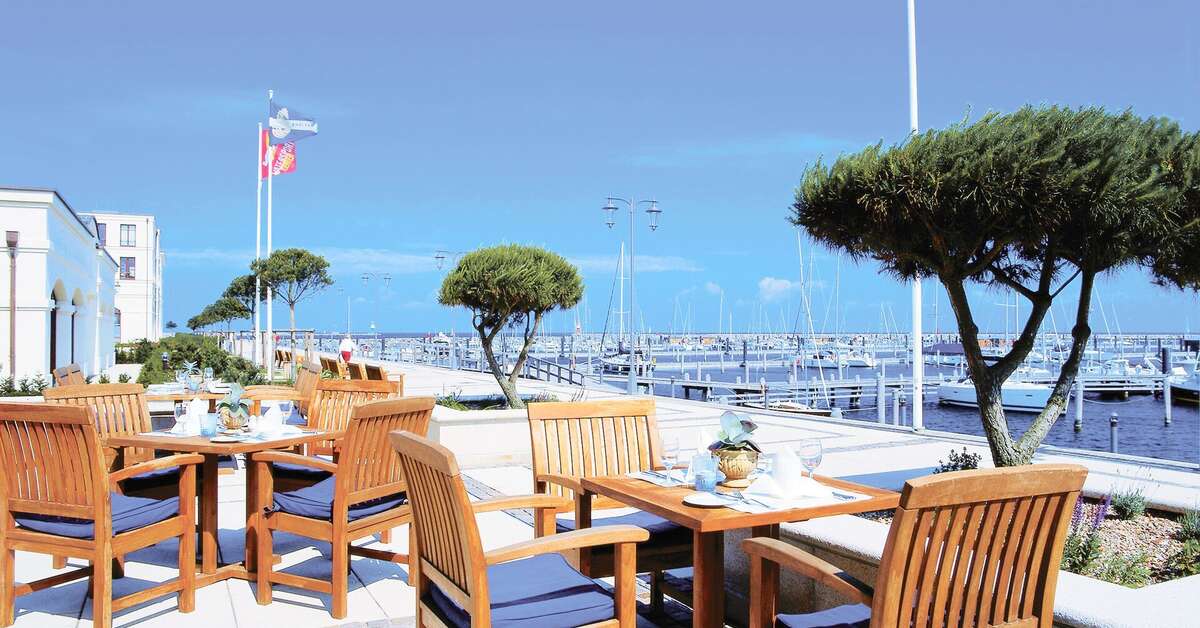 Een foto van het terras bij Yachthafenresidenz Hohe Duene