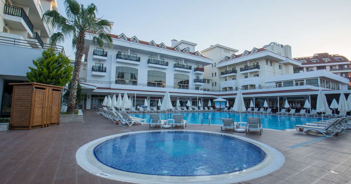 Een foto van het zwembad bij Aquamarin Resort & Spa