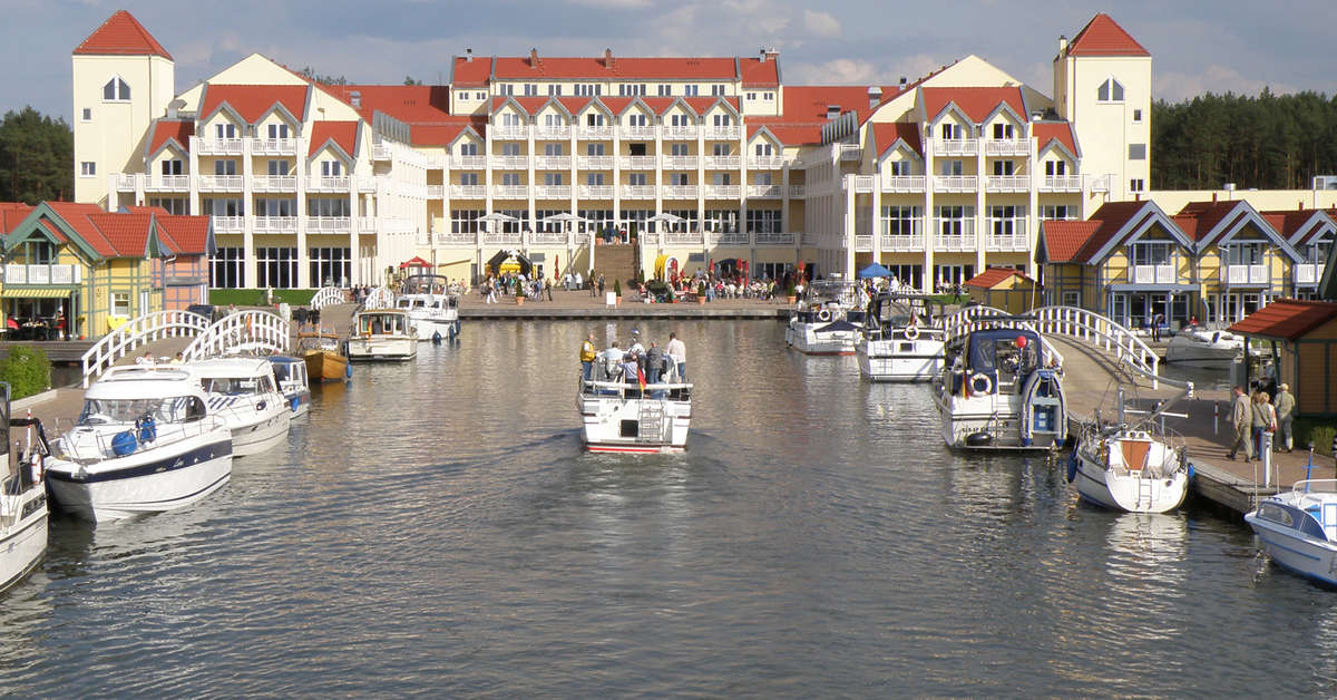 Een foto van de buitenkant van Maritim Hafenhotel Rheinsberg