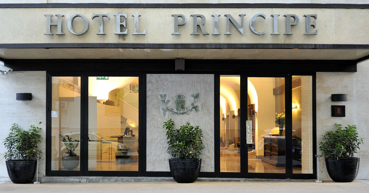 Een foto van de buitenkant van Hotel Principe di Villafranca