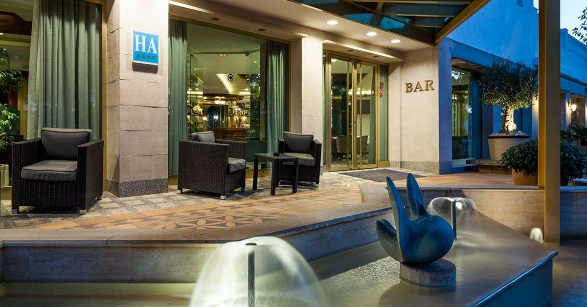 Ein Foto von der Außenansicht des S'Argamassa Palace