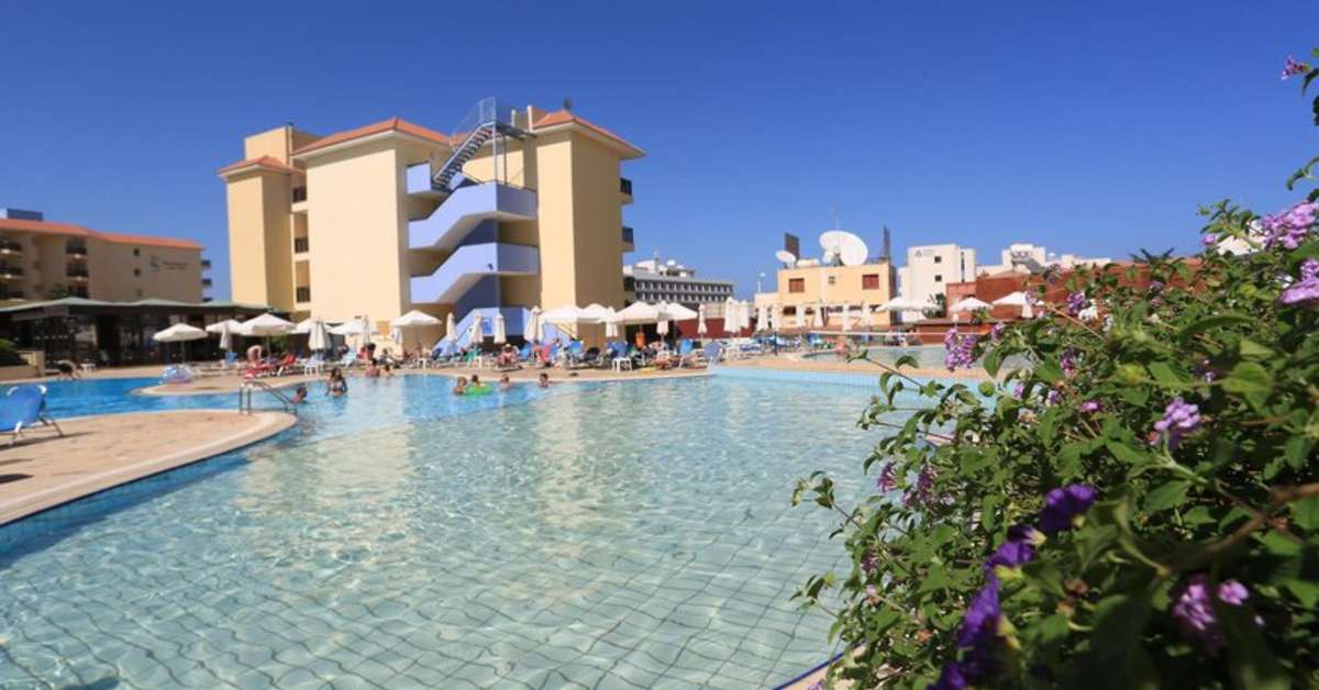 Een foto van het zwembad bij Vangelis Hotel & Suites