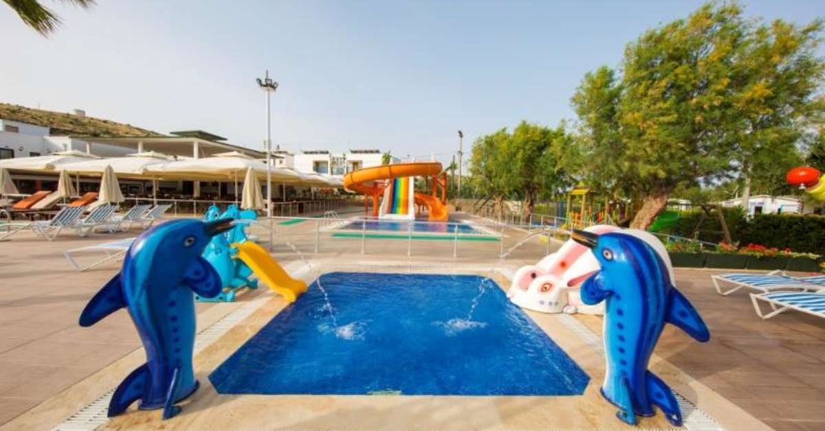 Een foto van het zwembad bij Anadolu Hotel Bodrum