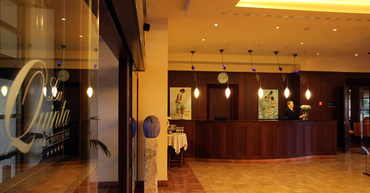 Een foto van het interieur van La Quinta Menorca by Portblue Boutique