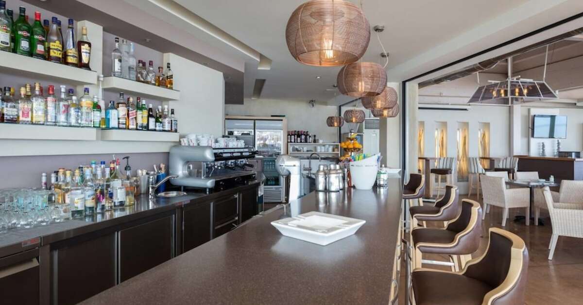 Ein Foto von den Einrichtungen im Acharavi Beach Hotel