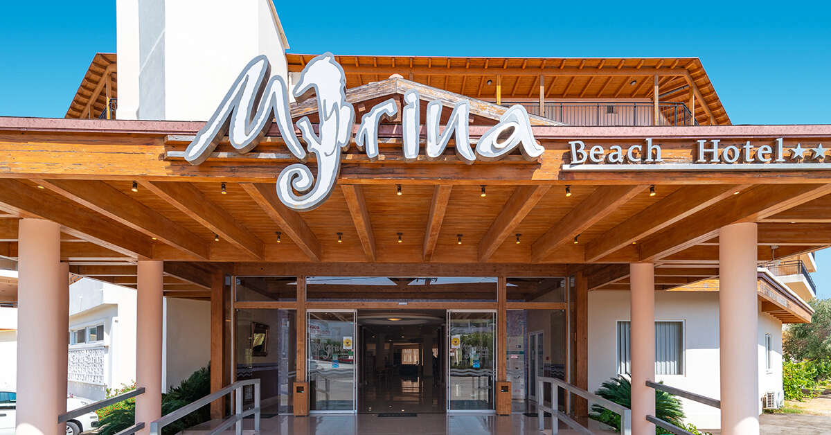 Een foto van de buitenkant van Myrina Beach Hotel
