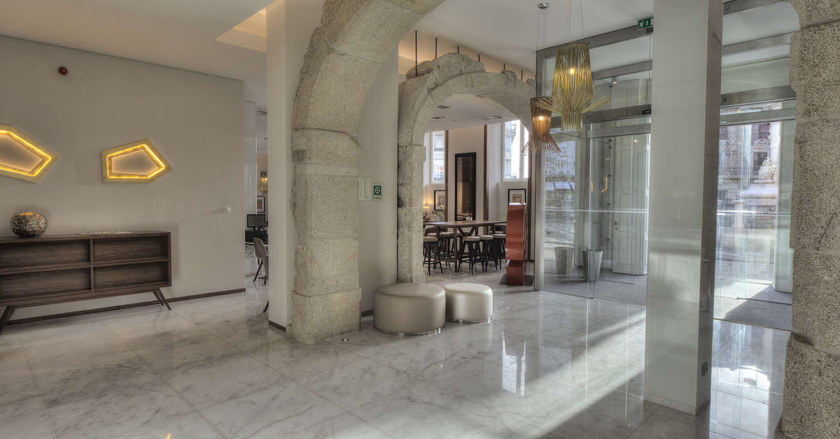 Een foto van het interieur van NH Collection Porto Batalha