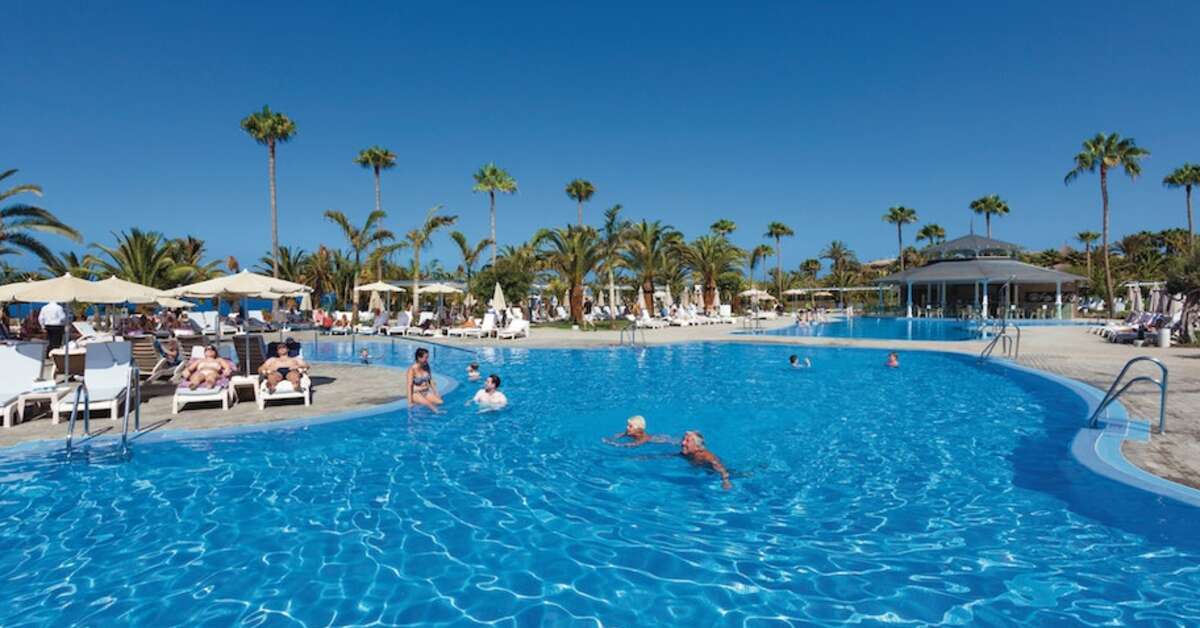 Een foto van het zwembad bij Riu Palace Tenerife