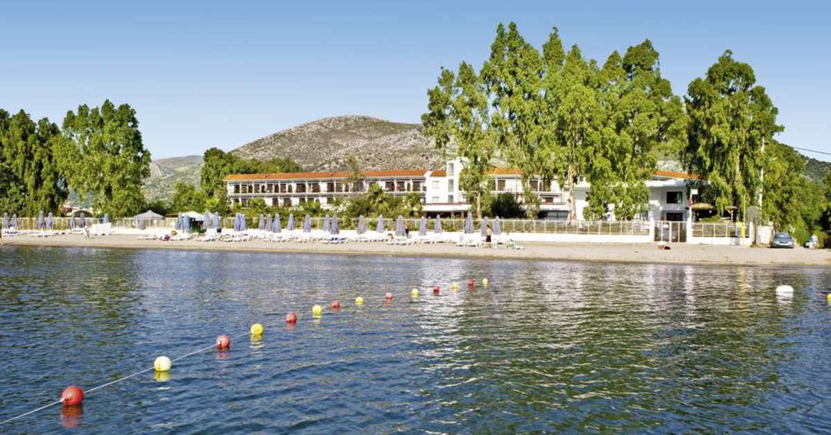 Een foto van het strand bij Golden Coast Hotel & Bungalows