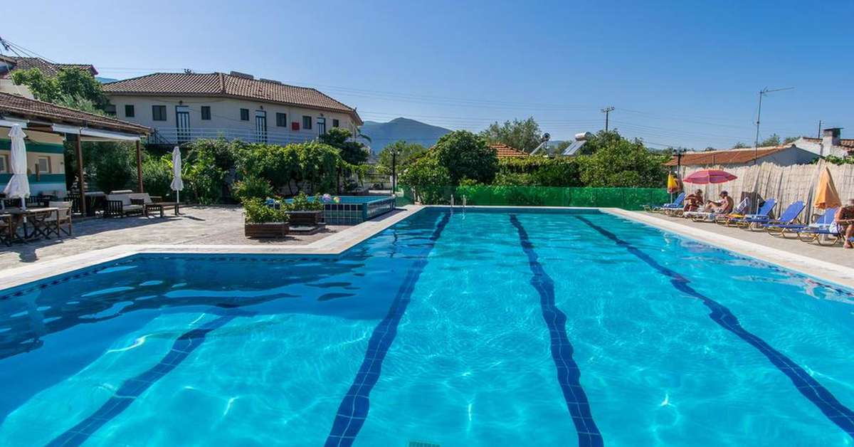 Een foto van het zwembad bij Zante Nest Studios & Appartementen