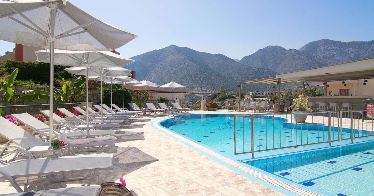 Ein Foto vom Pool im Amalia Apartments
