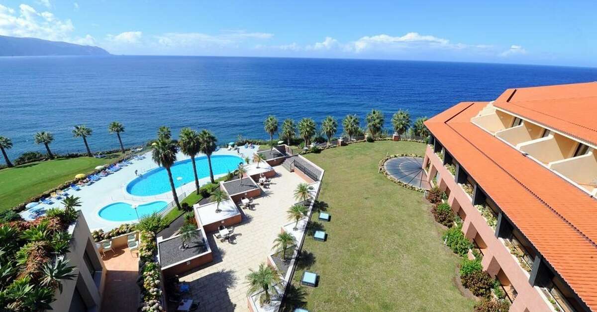 Een foto van het terras bij Monte Mar Palace Hotel