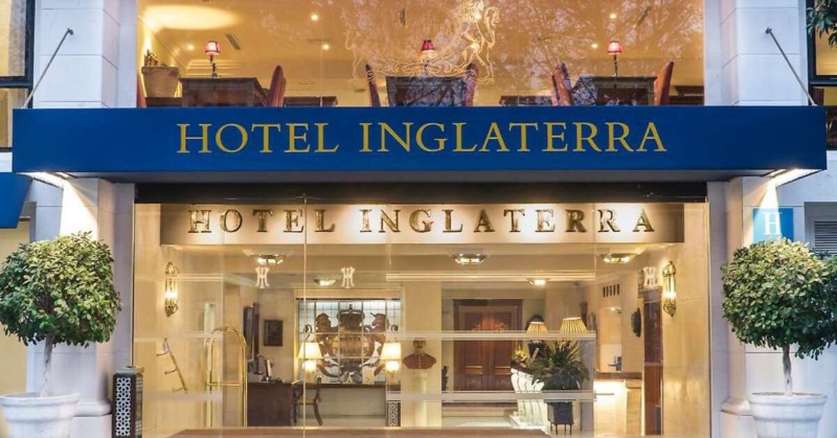 Een foto van de buitenkant van Hotel Inglaterra