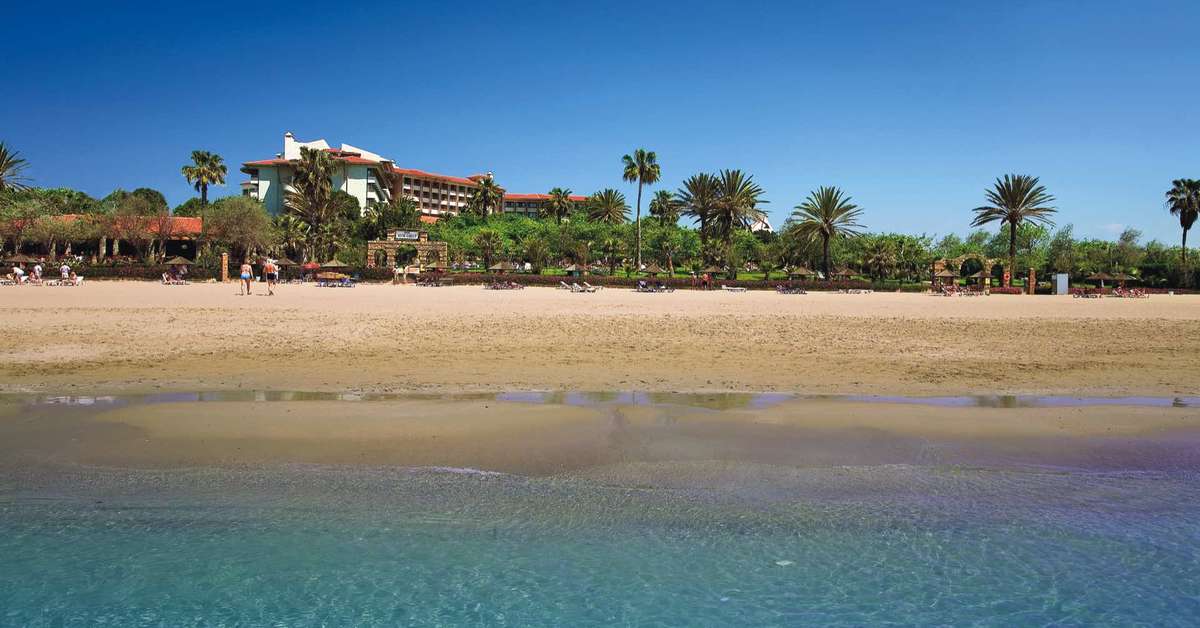Een foto van het strand bij Hotel Defne Garden