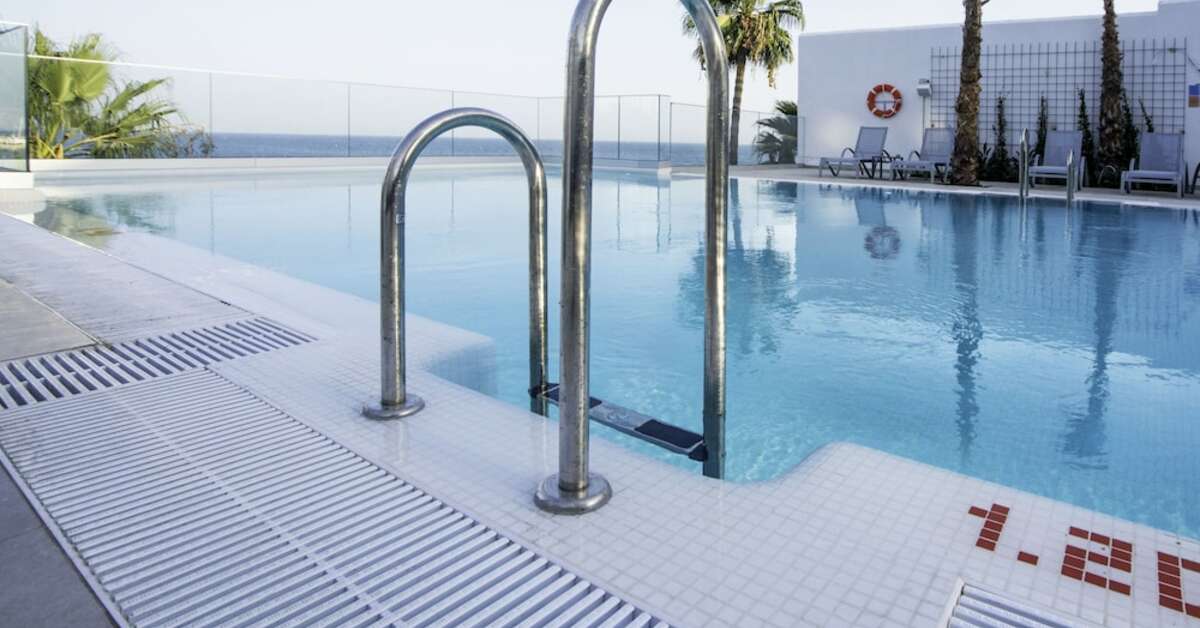 Een foto van het zwembad bij Hotel Benalmadena Beach