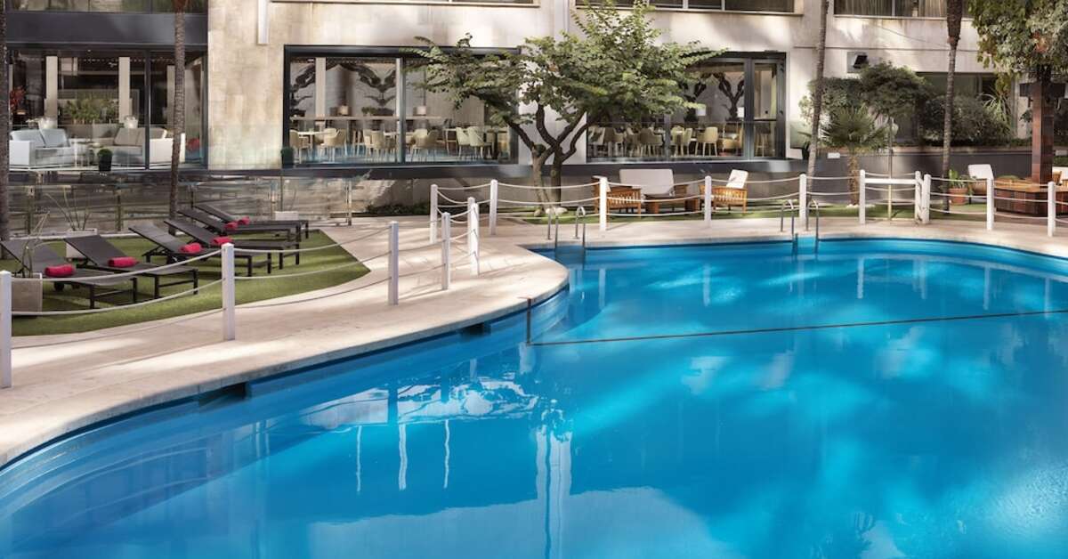 Een foto van het zwembad bij Melia Castilla