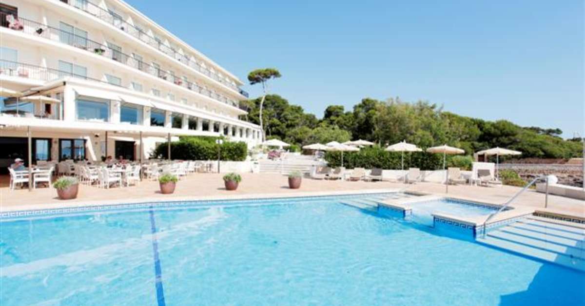 Een foto van het zwembad bij Grupotel Aguait Resort & Spa