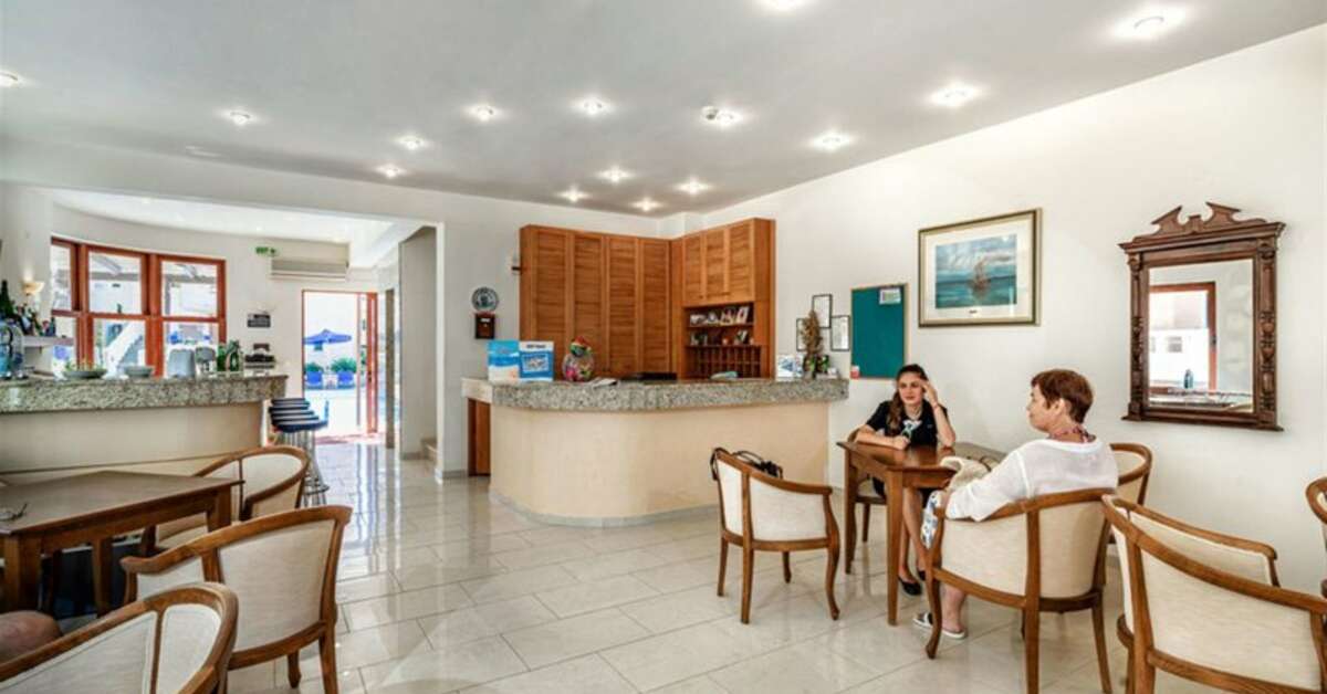 Een foto van het interieur van Niros Beach