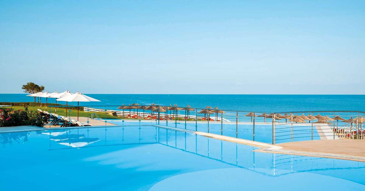 Een foto van het zwembad bij Istion Club & Spa