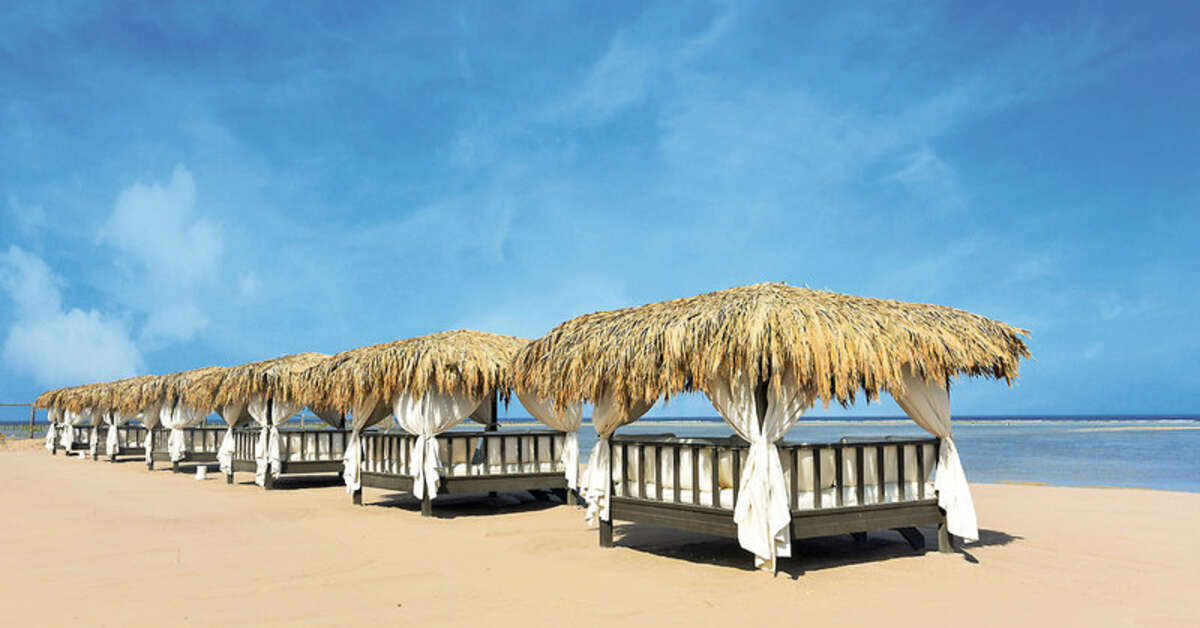 Een foto van het strand bij Steigenberger Alcazar