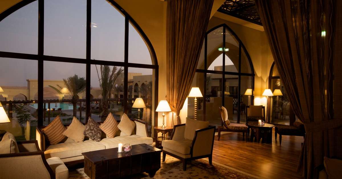 Een foto van het interieur van Aldhafra Resort