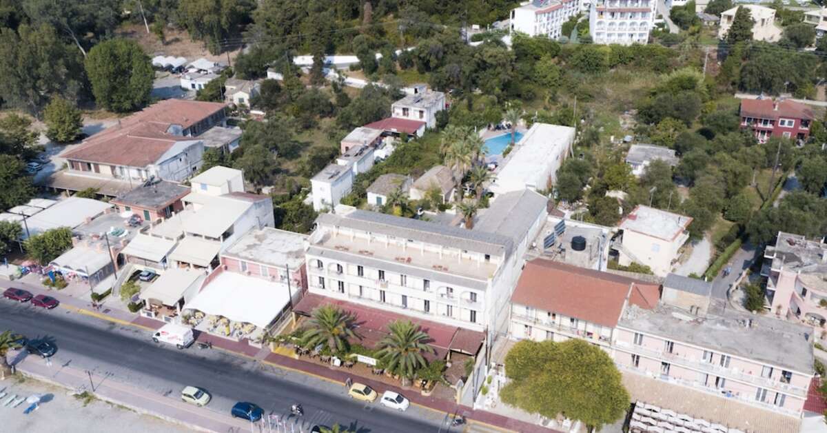 Een foto van de buitenkant van Ipsos Di Mare Beach Hotel