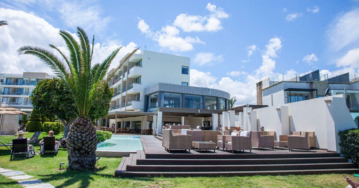 Ein Foto von der Terrasse im The Ixian Grand & All Suites