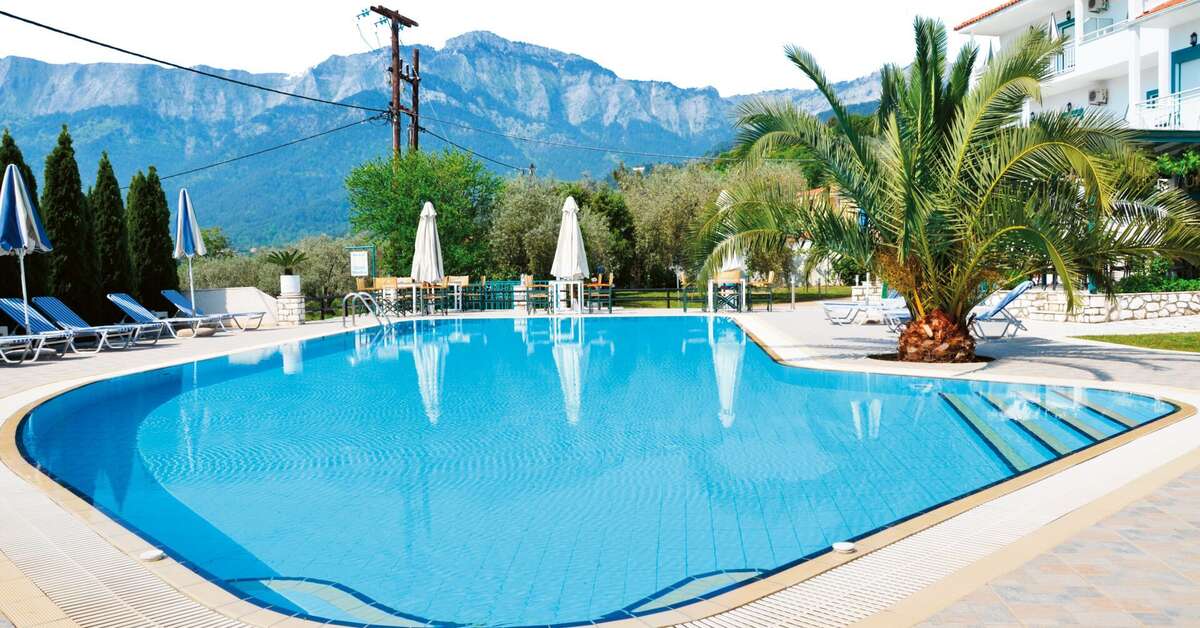Een foto van het zwembad bij Hotel Dimitris