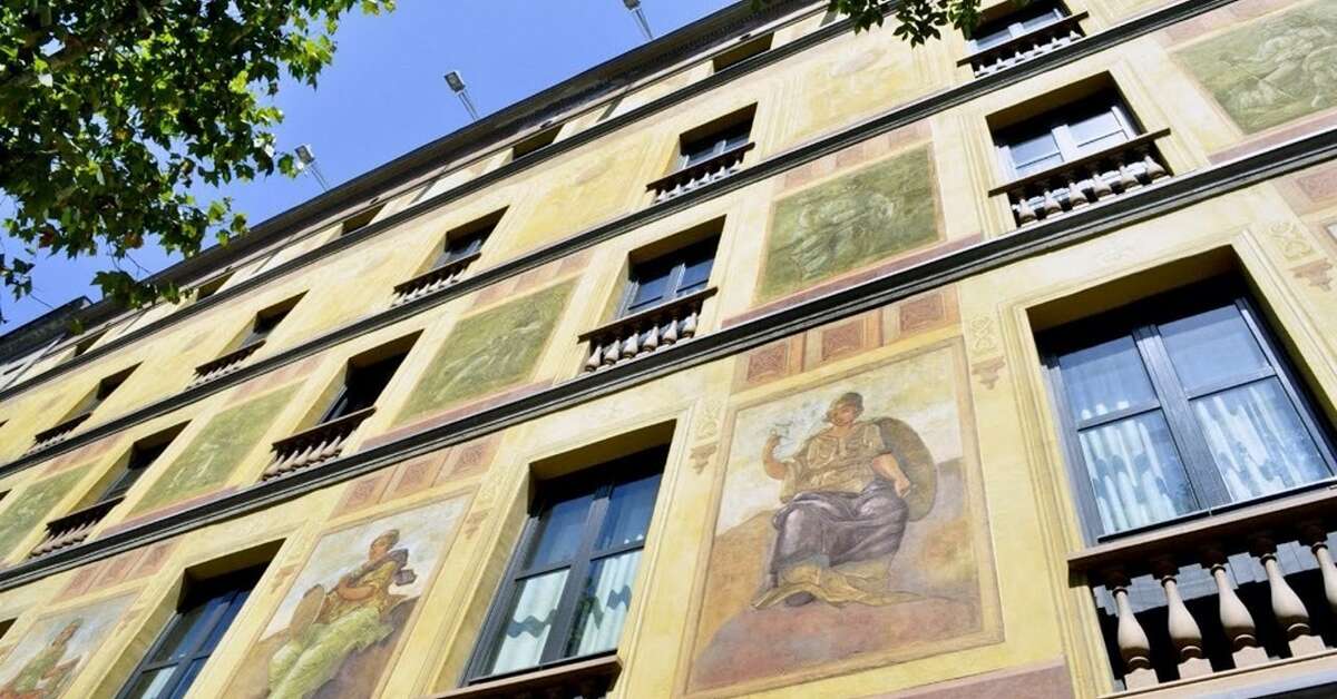 Een foto van de buitenkant van Catalonia Eixample 1864