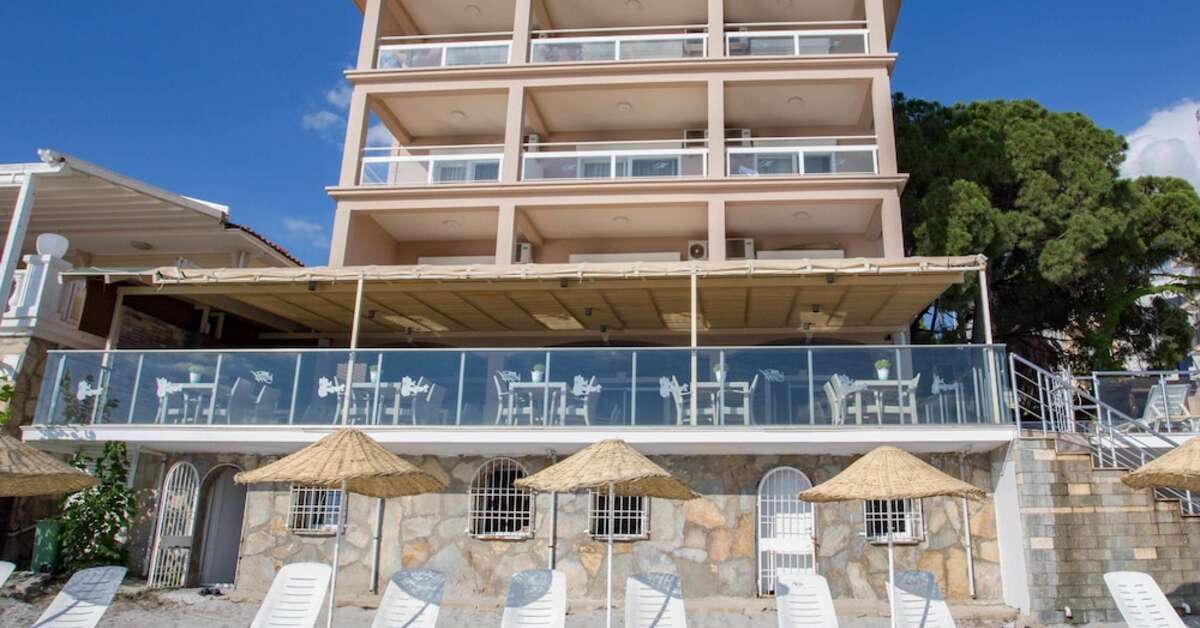 Een foto van het strand bij Melis Hotel