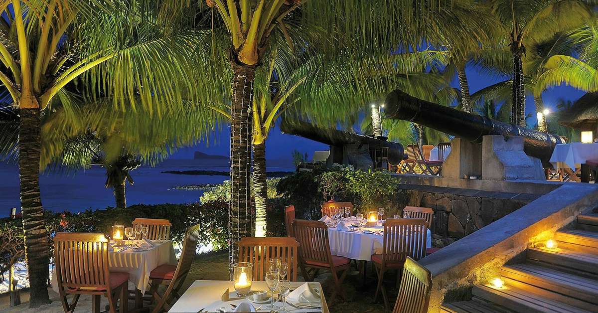 Een foto van het terras bij Canonnier Beachcomber Golf Resort & Spa