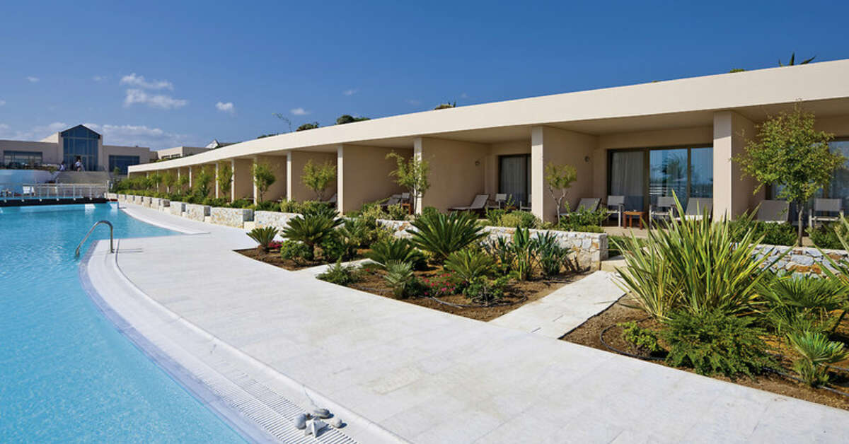 Een foto van het zwembad bij Giannoulis Cavo Spada Luxury Sports & Leisure Resort & Spa