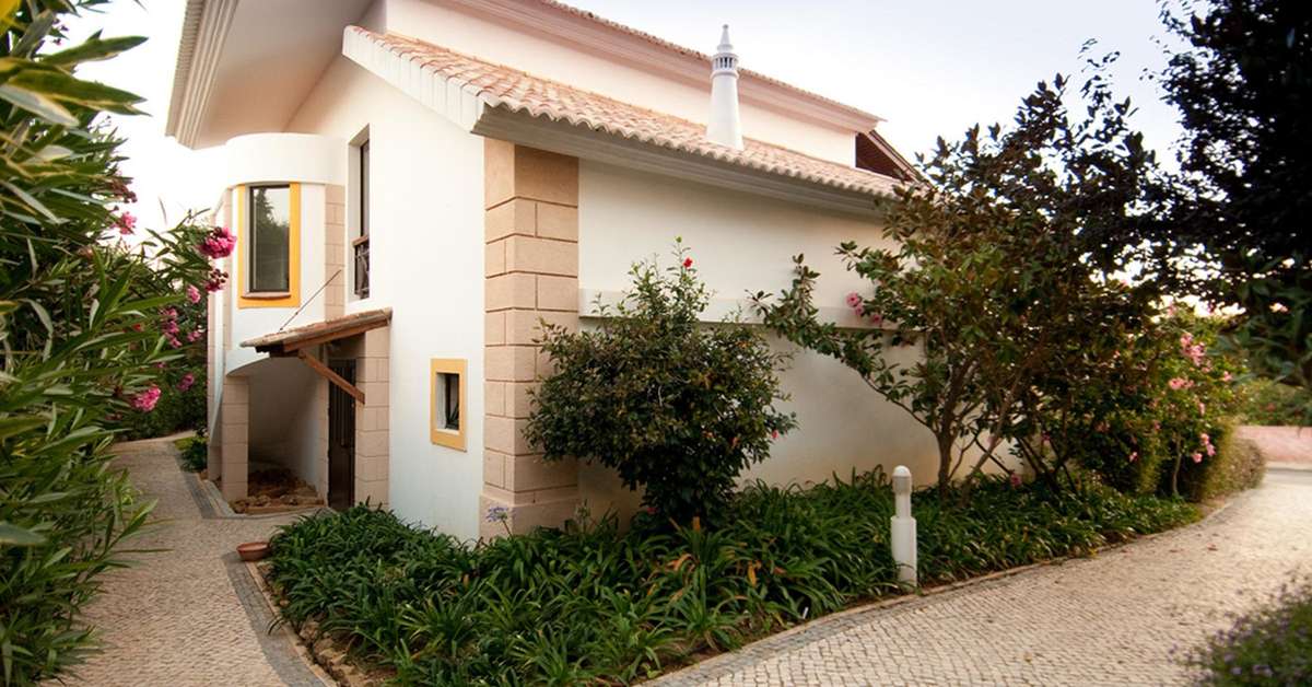 Een foto van de buitenkant van Luzmar Villas