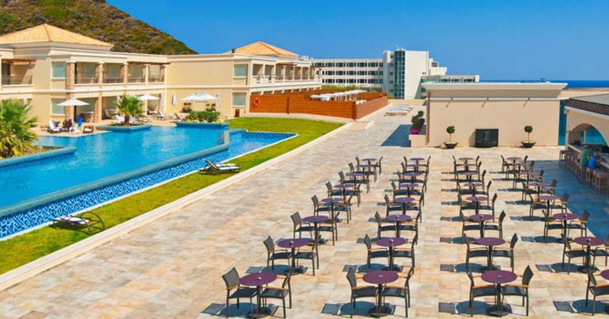 Een foto van het zwembad bij La Marquise Luxury Resort