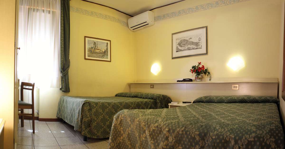 Een foto van een overzicht van Camelia Rooms