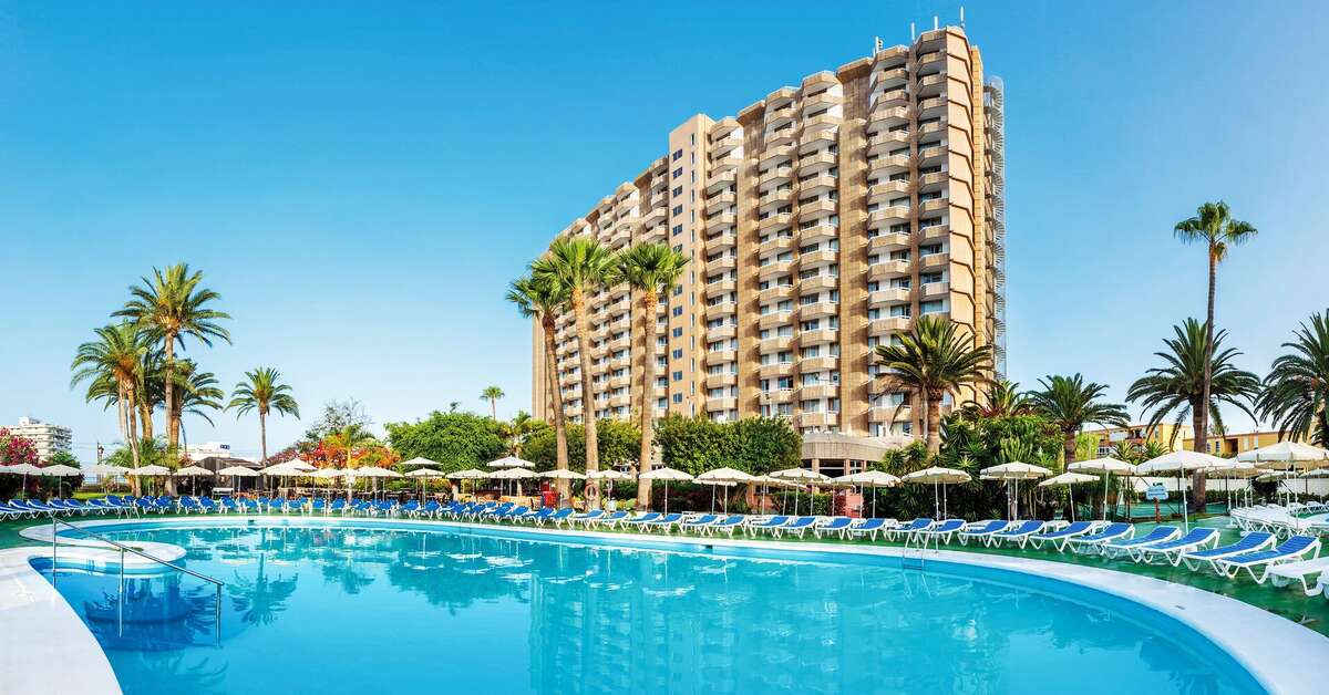 Een foto van het zwembad bij Sol Arona Tenerife