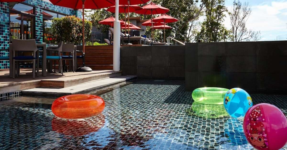 Een foto van het zwembad bij Amari Phuket