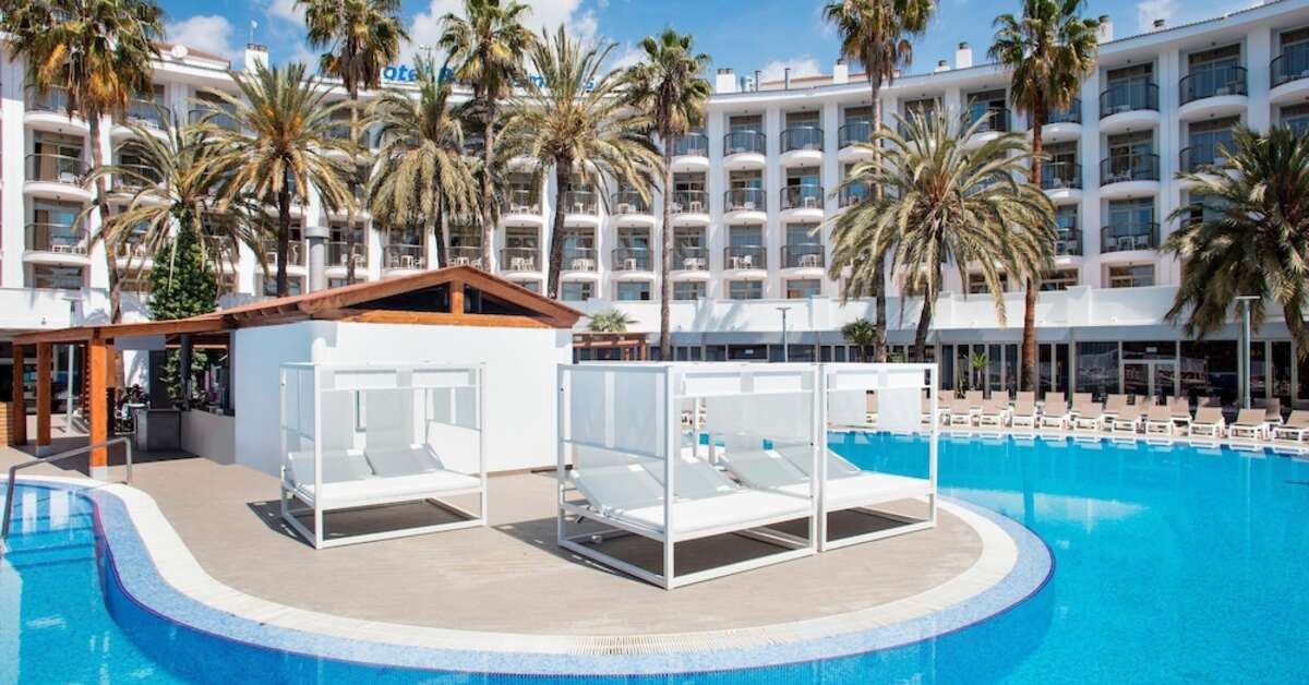 Een foto van het zwembad bij Hotel Best Cambrils