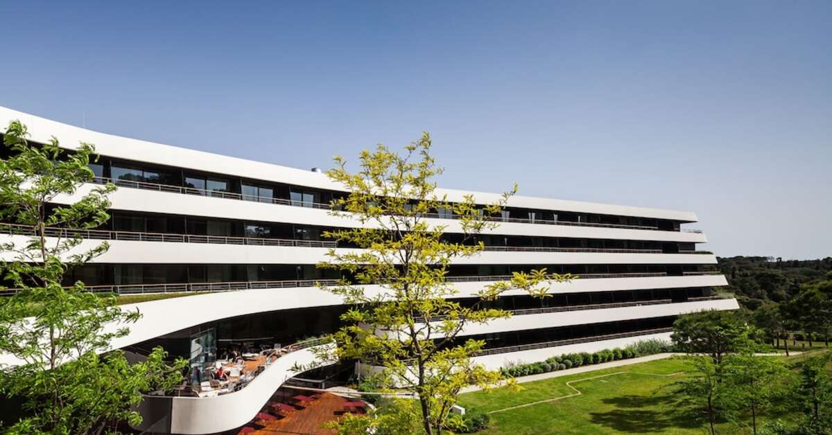 Een foto van de buitenkant van Hotel Lone