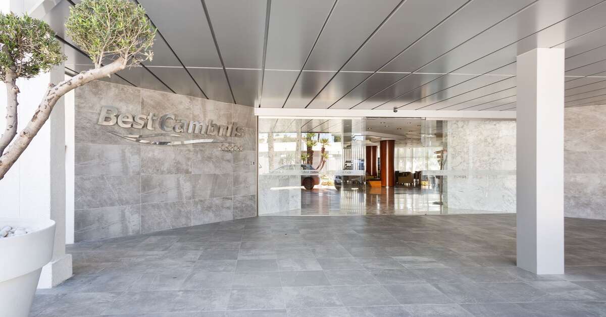 Een foto van de buitenkant van Hotel Best Cambrils
