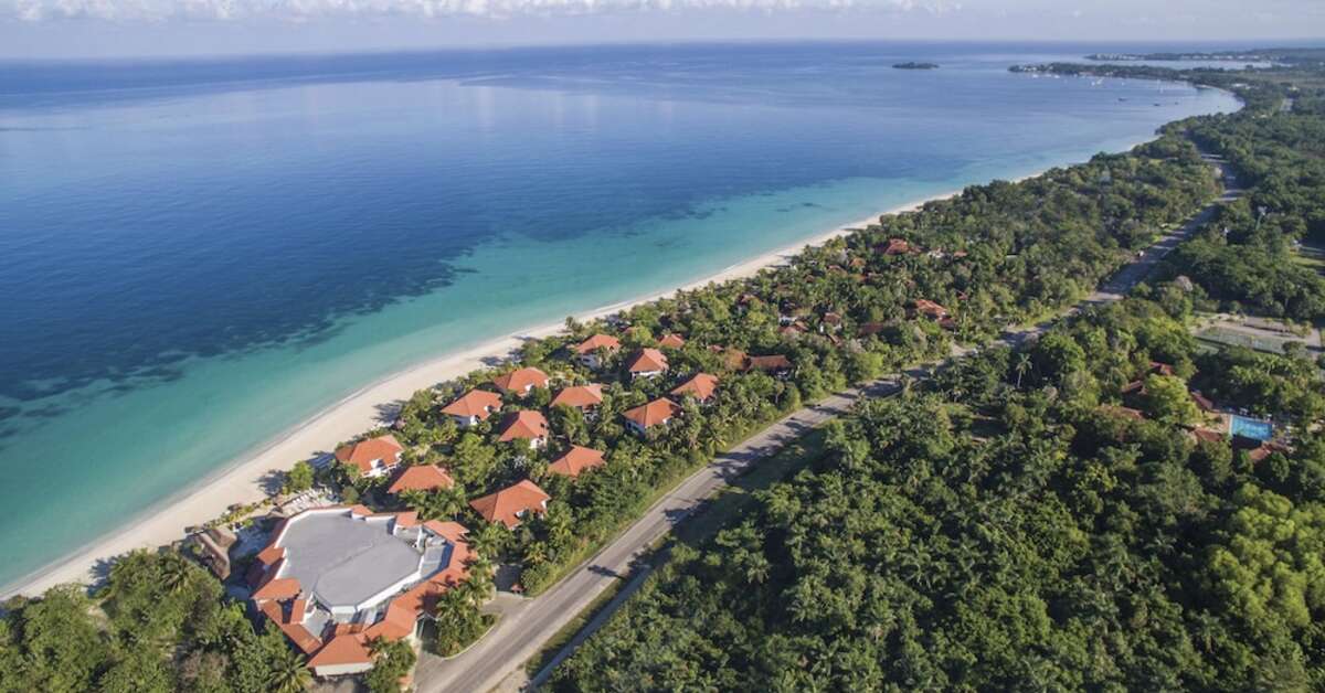 Een foto van de buitenkant van Hotel Couples Swept Away