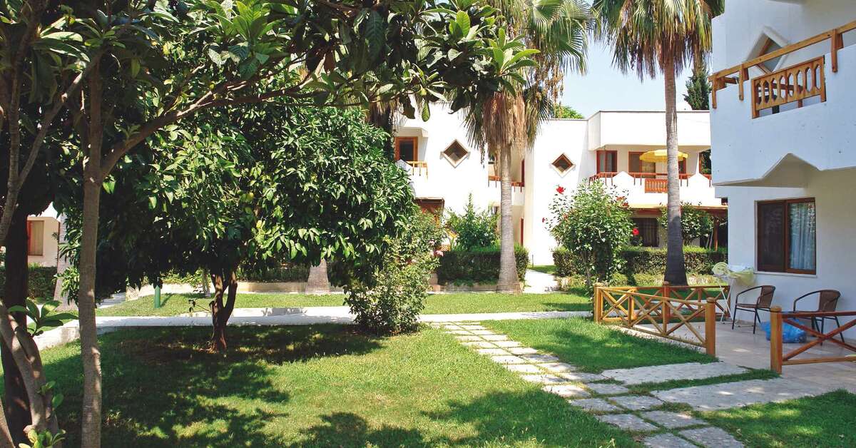 Ein Foto von der Außenansicht des Antik Garden Hotel