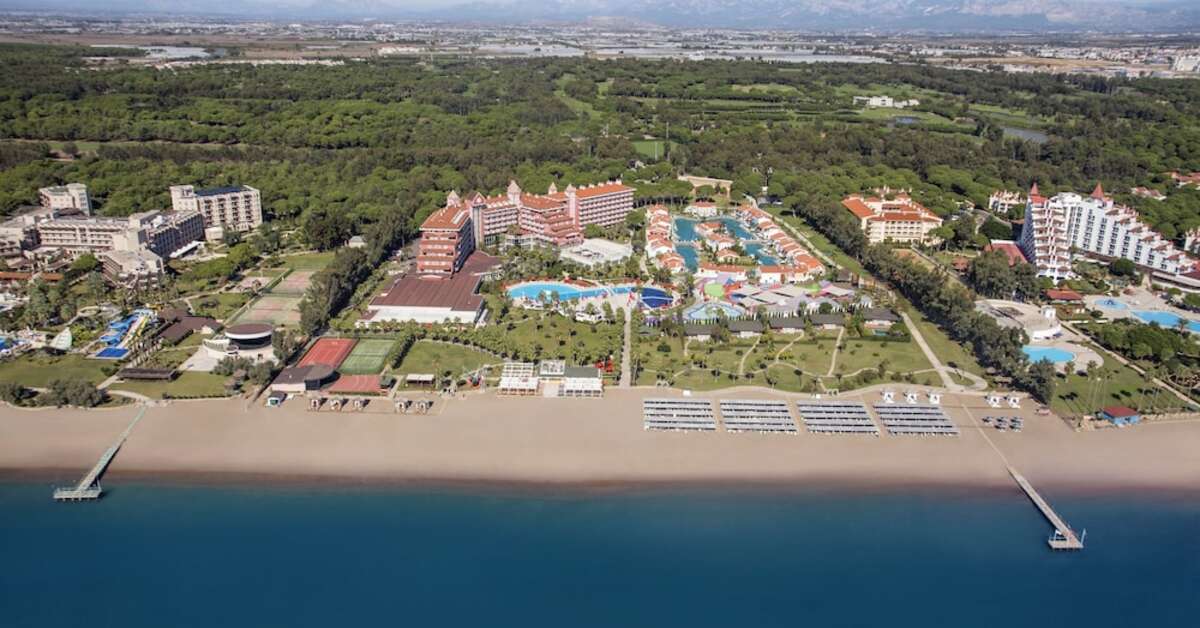 Een foto van het strand bij IC Hotels Santai Family Resort
