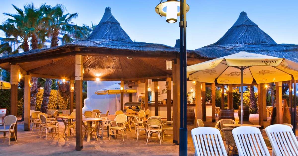 Een foto van het terras bij RH Ifach