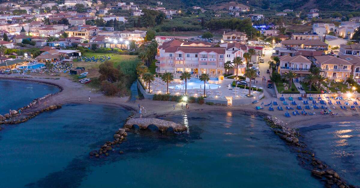 Een foto van de buitenkant van Xenos Kamara Beach Aparthotel